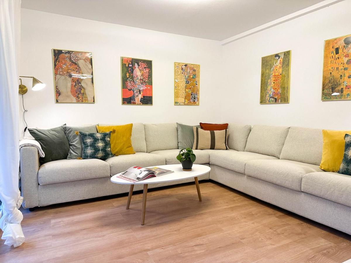 Creatividad Y Personalidad En Centro De Apartment